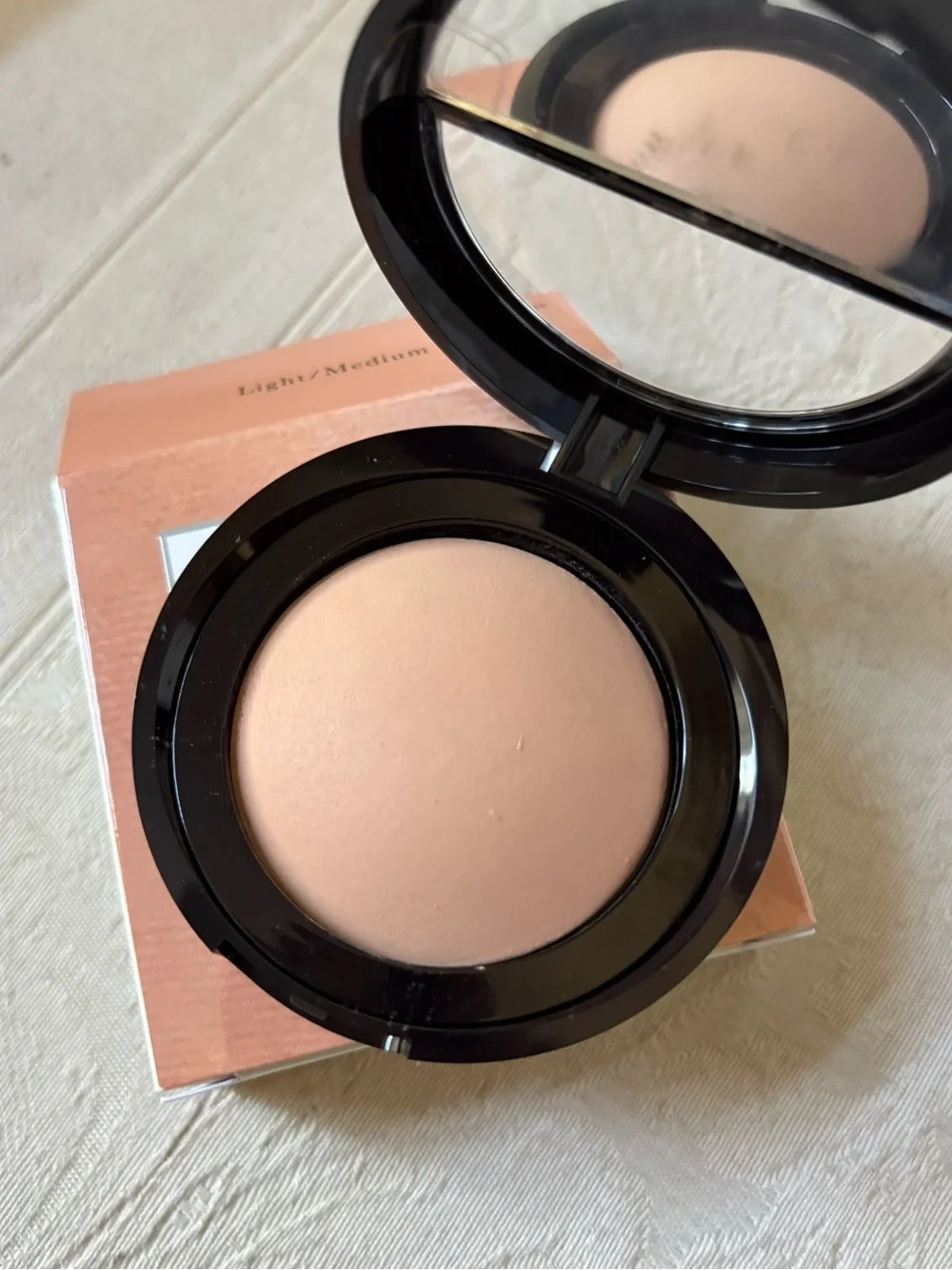 Laura Geller Baked Blurring & Setting Powder - Light - Medium BNIB